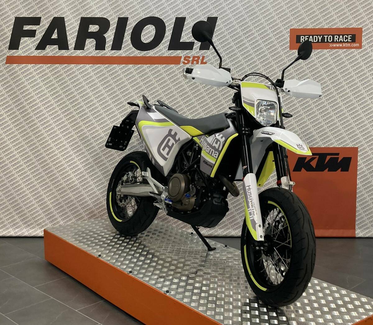 701 SUPERMOTO usata bergamo