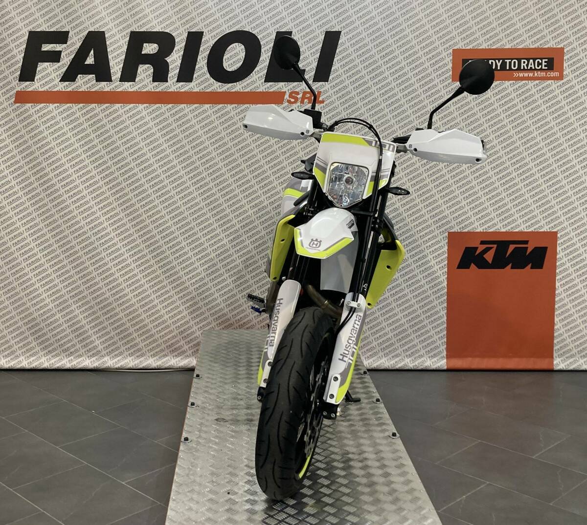 701 SUPERMOTO usata bergamo